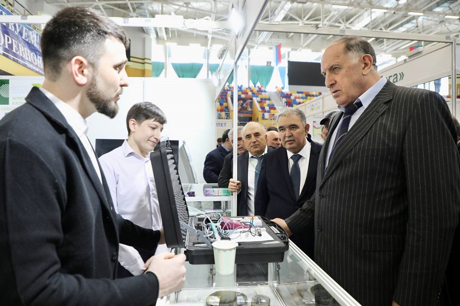 Около 100 российских компаний представили свою продукцию на агропромышленном форуме «ДагАгроКаспий»